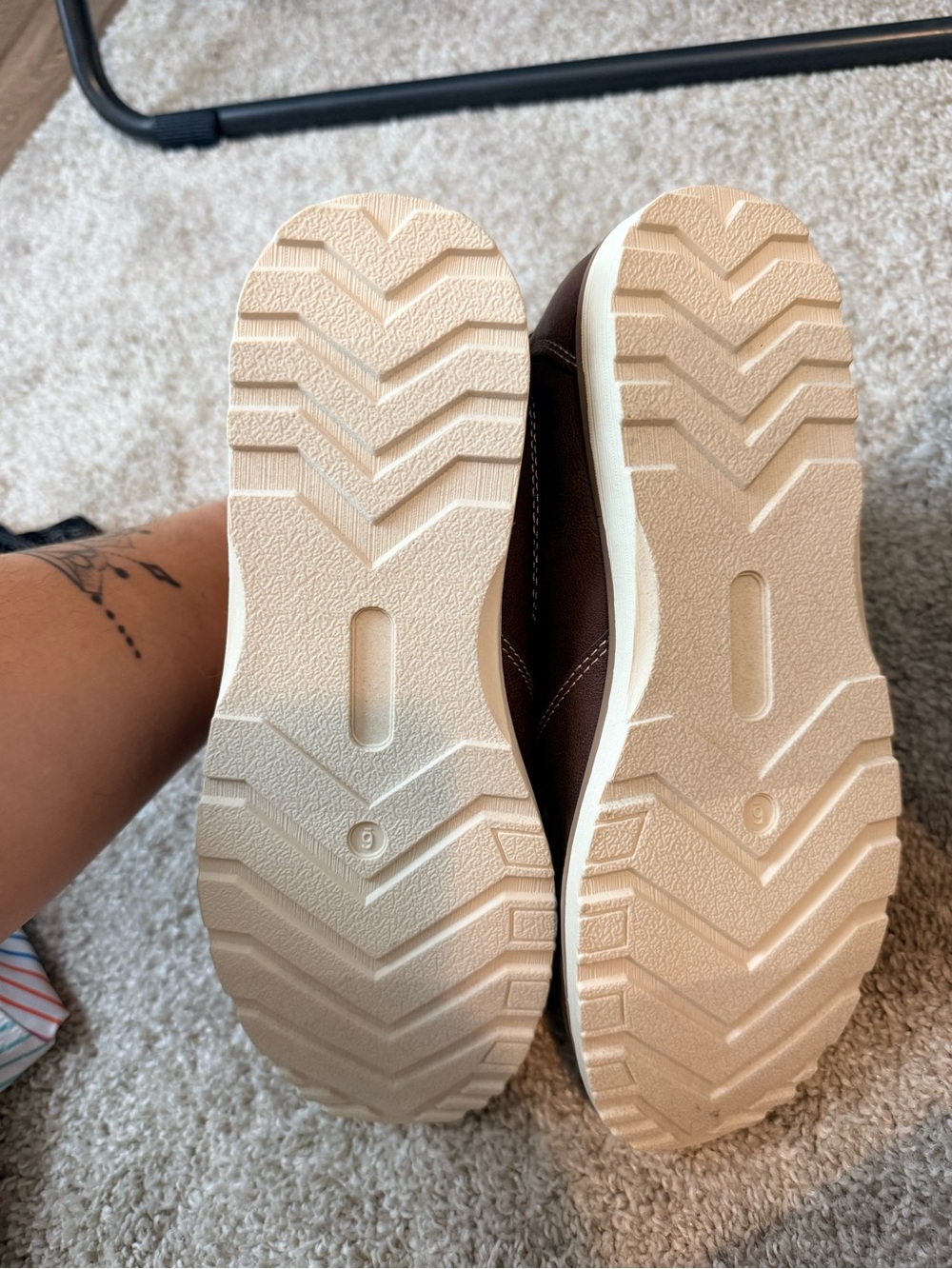 Old Navy Brown Kids Chelsea Boots - Picture 3 of 5